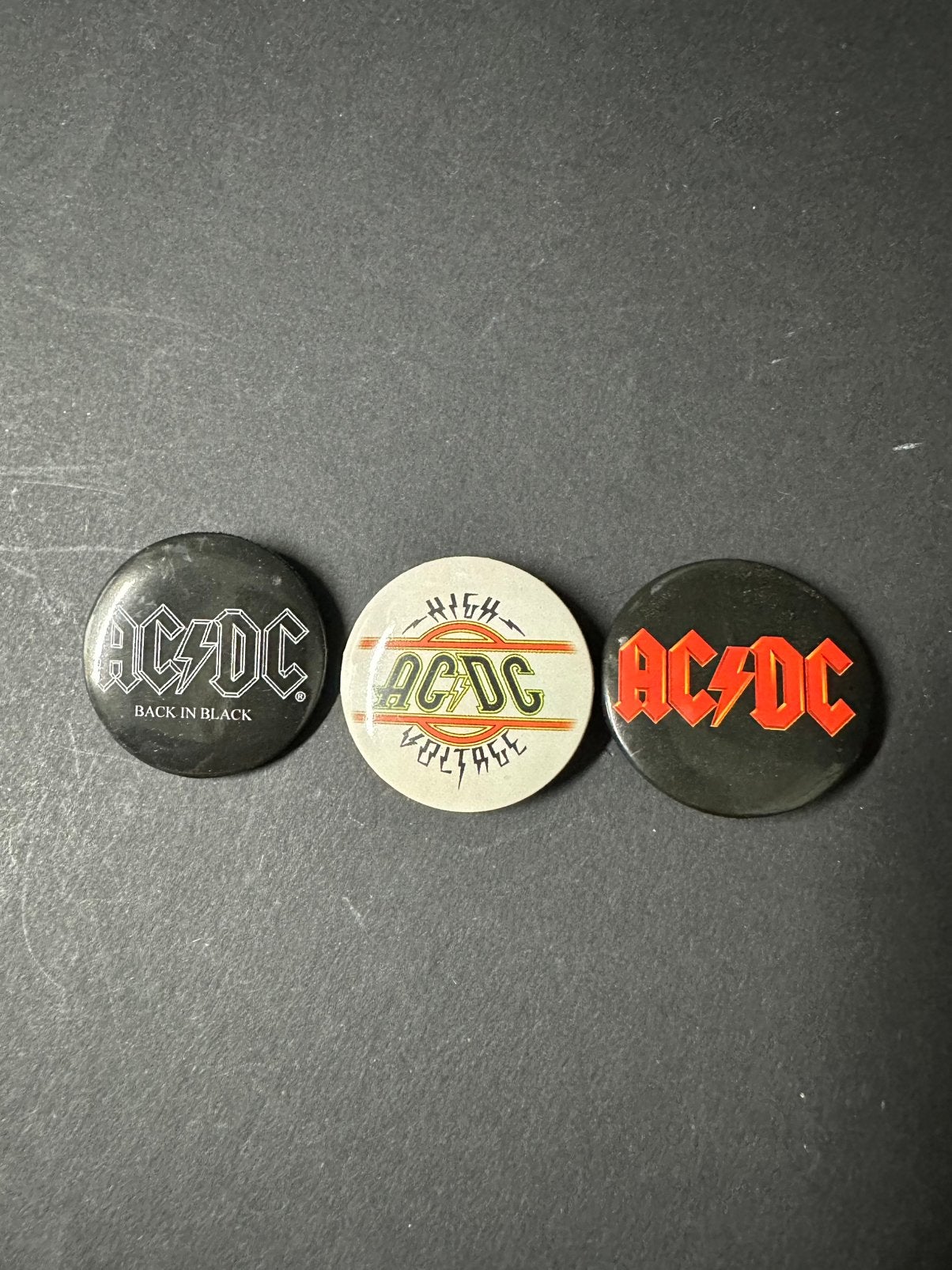 AC/DC buttons, Ophalen of Verzenden, Zo goed als nieuw