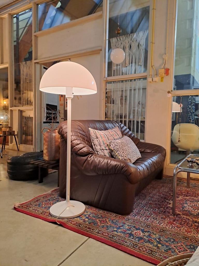 Prachtige witte vintage vloerlamp Knud Denemarken, Ophalen of Verzenden