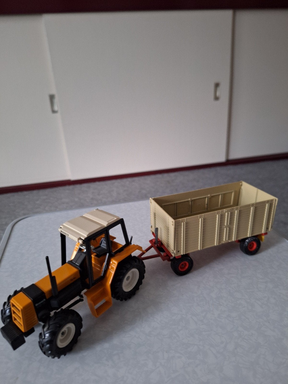 Model tractor met aanhanger - Renault, Overige merken, 1:32 tot 1:50, Overige typen, Ophalen of Verzenden