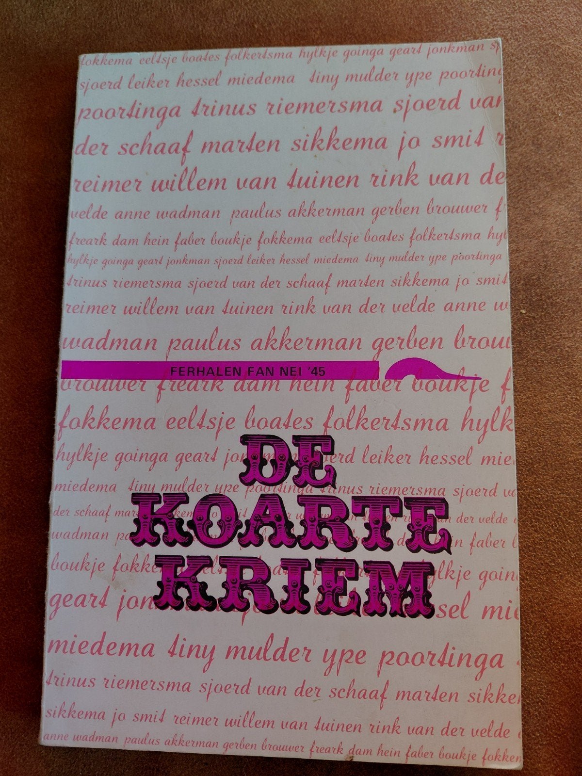 De Koarte Kriem: Fryske Neioorlogse Ferhalen, Ophalen of Verzenden, Gelezen, J.J. Bylsma en Dr. Y. Poortinga, Nederland