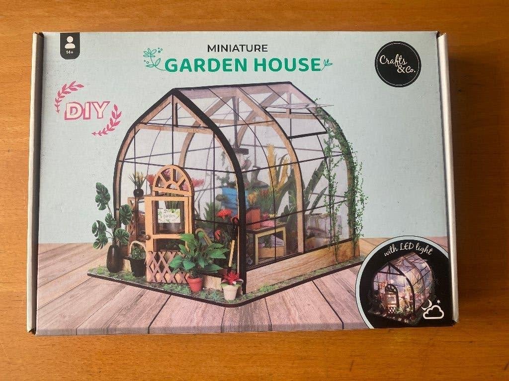 Crafts & Co. Miniatuur Tuinhuisje (compleet met handleiding), Hobby en Vrije tijd, Modelbouw | Overige, Ophalen of Verzenden, Groter dan 1:32