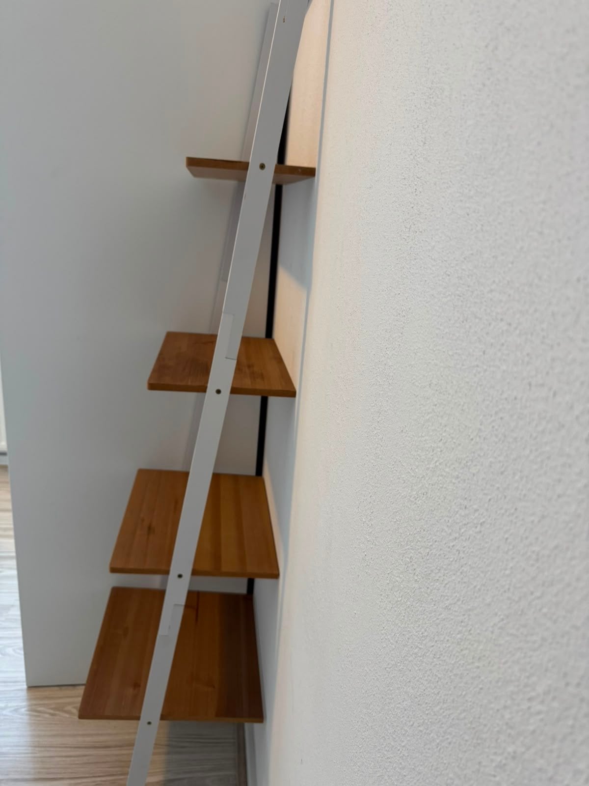 Witte wandrek met houten planken, Ophalen, Gebruikt