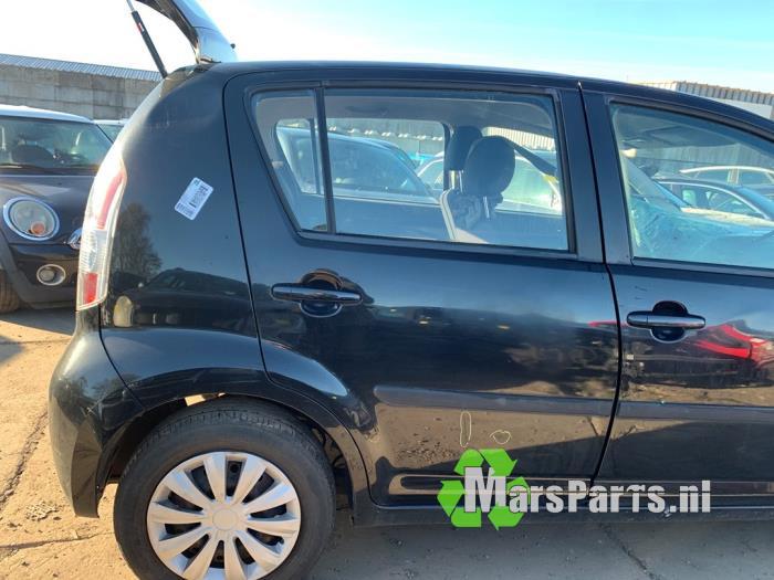 Portier 4Deurs rechts-achter van een Daihatsu Sirion, Gebruikt, Daihatsu, -, Deur