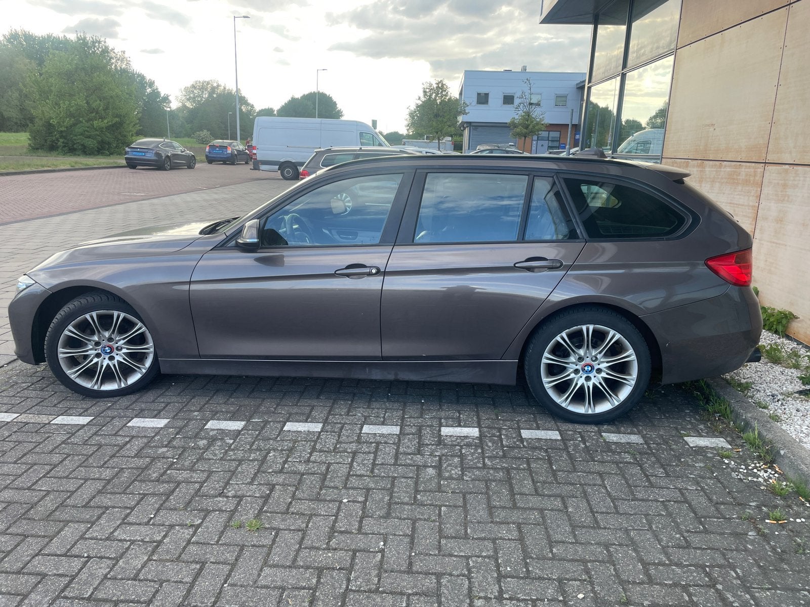 BMW 3-Serie 1.6 316I Touring AUT 2014 Bruin, Auto's, BMW, Automaat, 4 cilinders, Bruin, 1445 kg