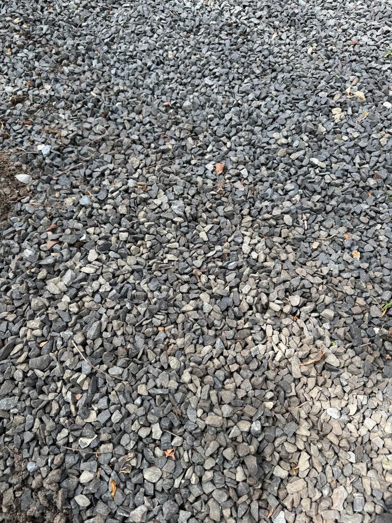 Gratis Basaltsplit Zwart (4-5 kruiwagens) in Doetinchem, Ophalen, Gebruikt, Zwart, Split