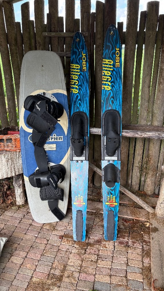 waterski's,wakeboard,skilijn, Bridle ,Skivest,reddingsvesten, Watersport en Boten, Waterski's, Ophalen, Gebruikt, Waterski's, Met zwemvest(en)