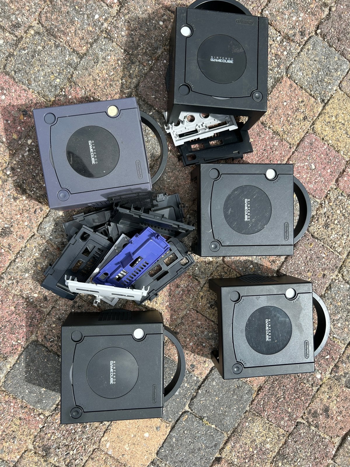 Diverse gamecube behuizingen, Ophalen of Verzenden, Gebruikt, Overige kleuren, Zonder controller