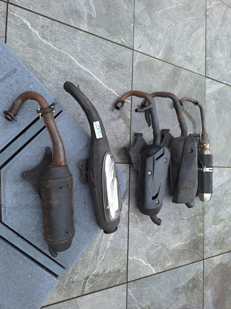 te koop piaggio uitlaaten 10 euro mag alles 5 weg, Ophalen