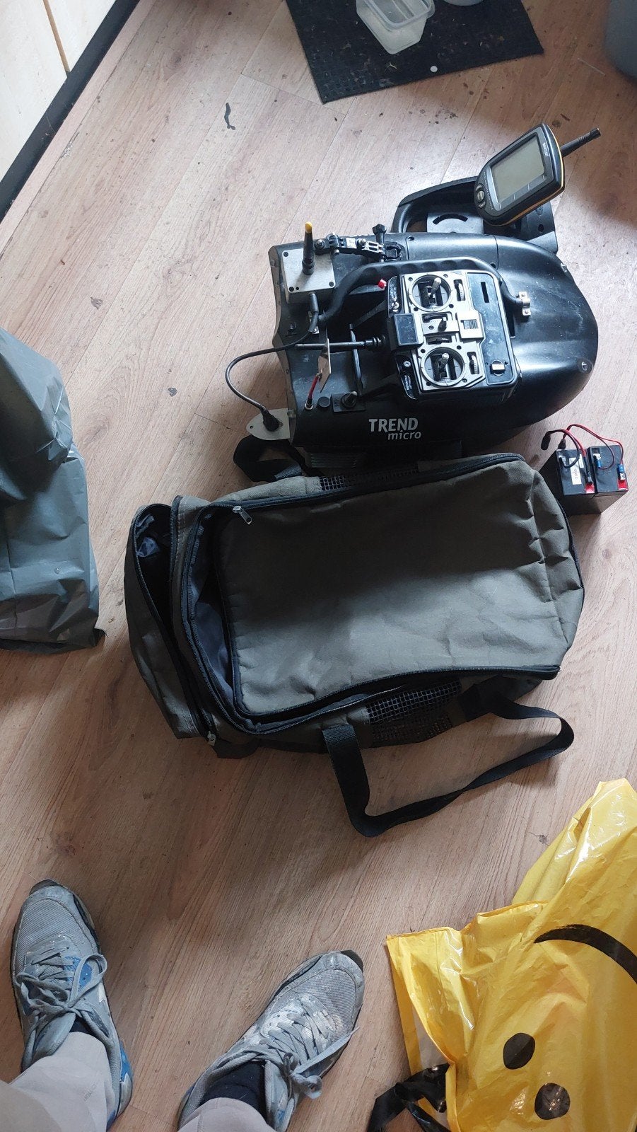 Voerboot met meerdere accu's en Humminbird visvinder, Ophalen of Verzenden