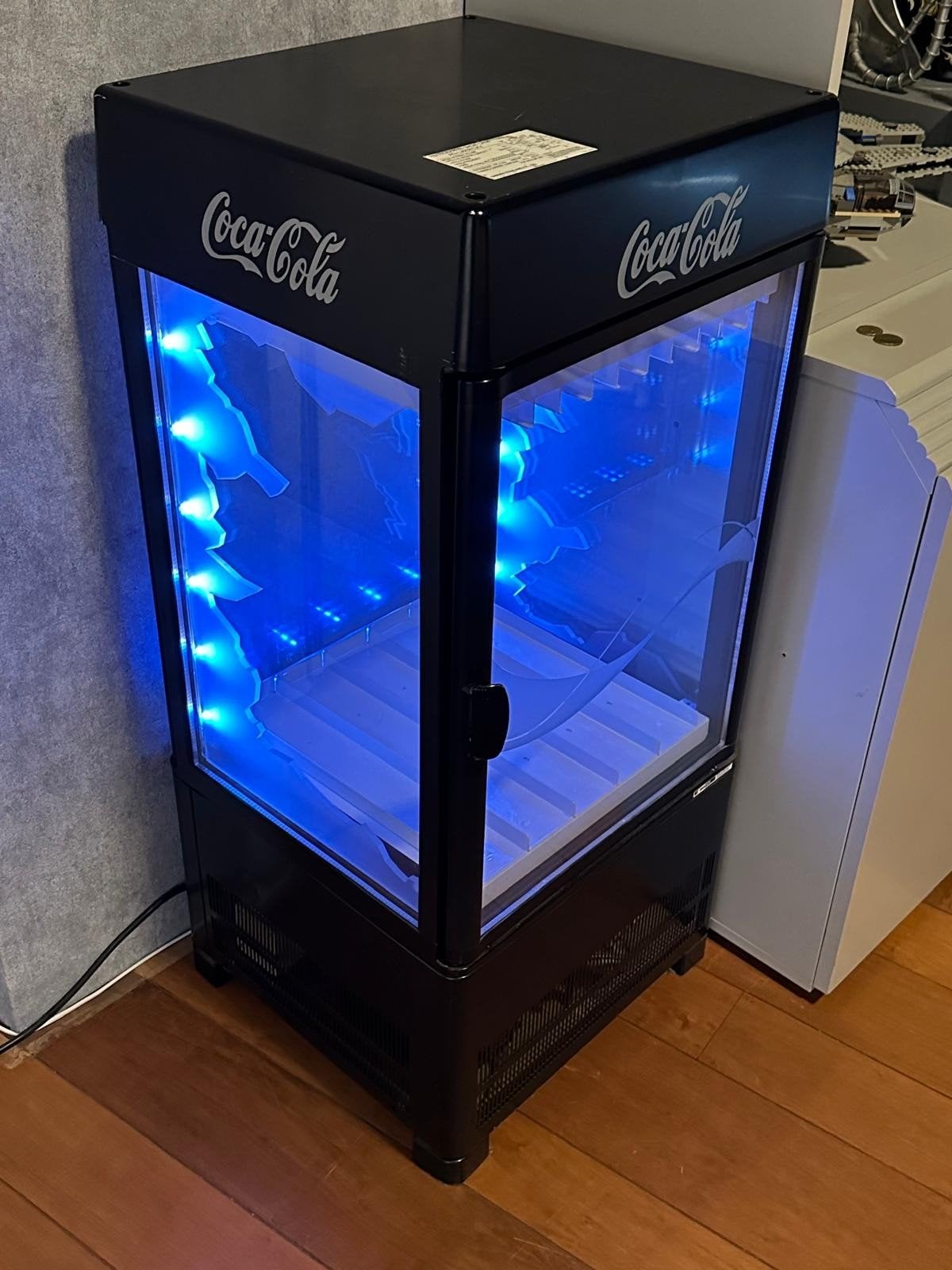 Coca-Cola Koelkast met LED Verlichting voor flesjes cola, Ophalen, 85 tot 120 cm, Zonder vriesvak, Gebruikt