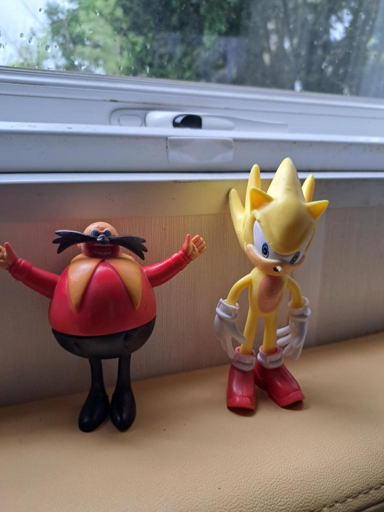 2x sonic figuren, Knuckels, Zo goed als nieuw, Sonic, Dr robotic