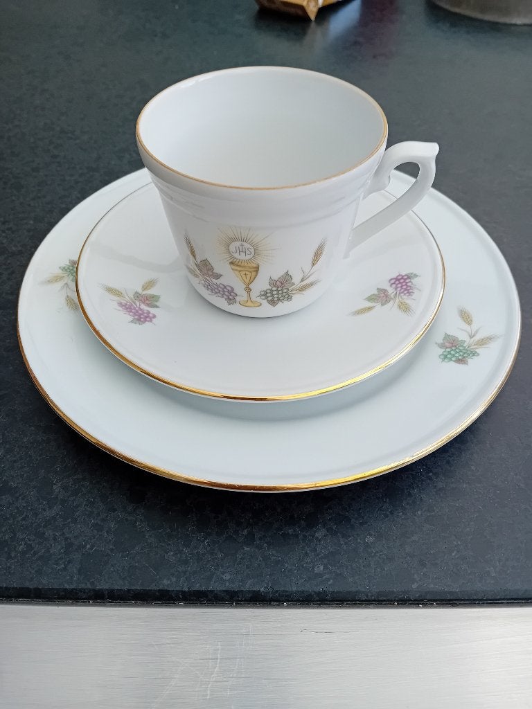 ontbijt set/Eerste H Communie /retro/kop schotel bord zgan, Huis en Inrichting, Keuken | Servies, Overige merken, Ophalen of Verzenden