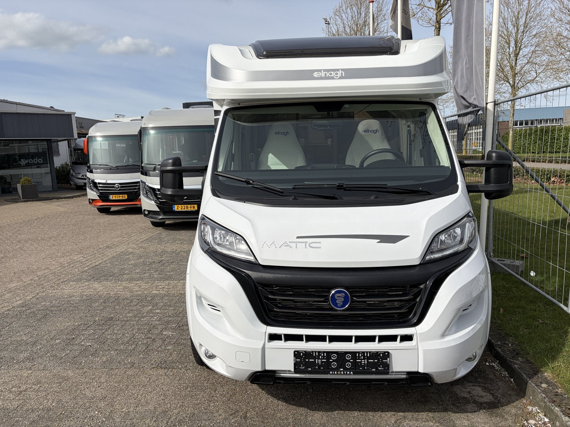 Elnagh Loft 532 9-traps Automaat, lengtebedden, elektrisch h, Caravans en Kamperen, Campers, Galliersweg 39
5349AT  OSS, NL, 7 tot 8 meter