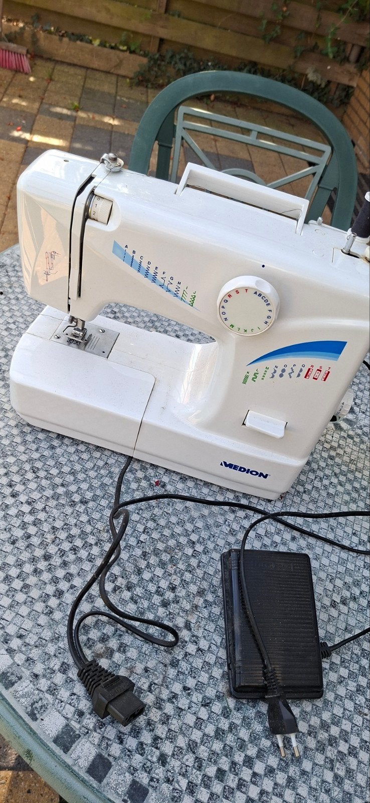 Medion Naaimachine MD 10685 - Zo goed als nieuw, Hobby en Vrije tijd, Ophalen, Zo goed als nieuw, Naaimachine, Overige merken
