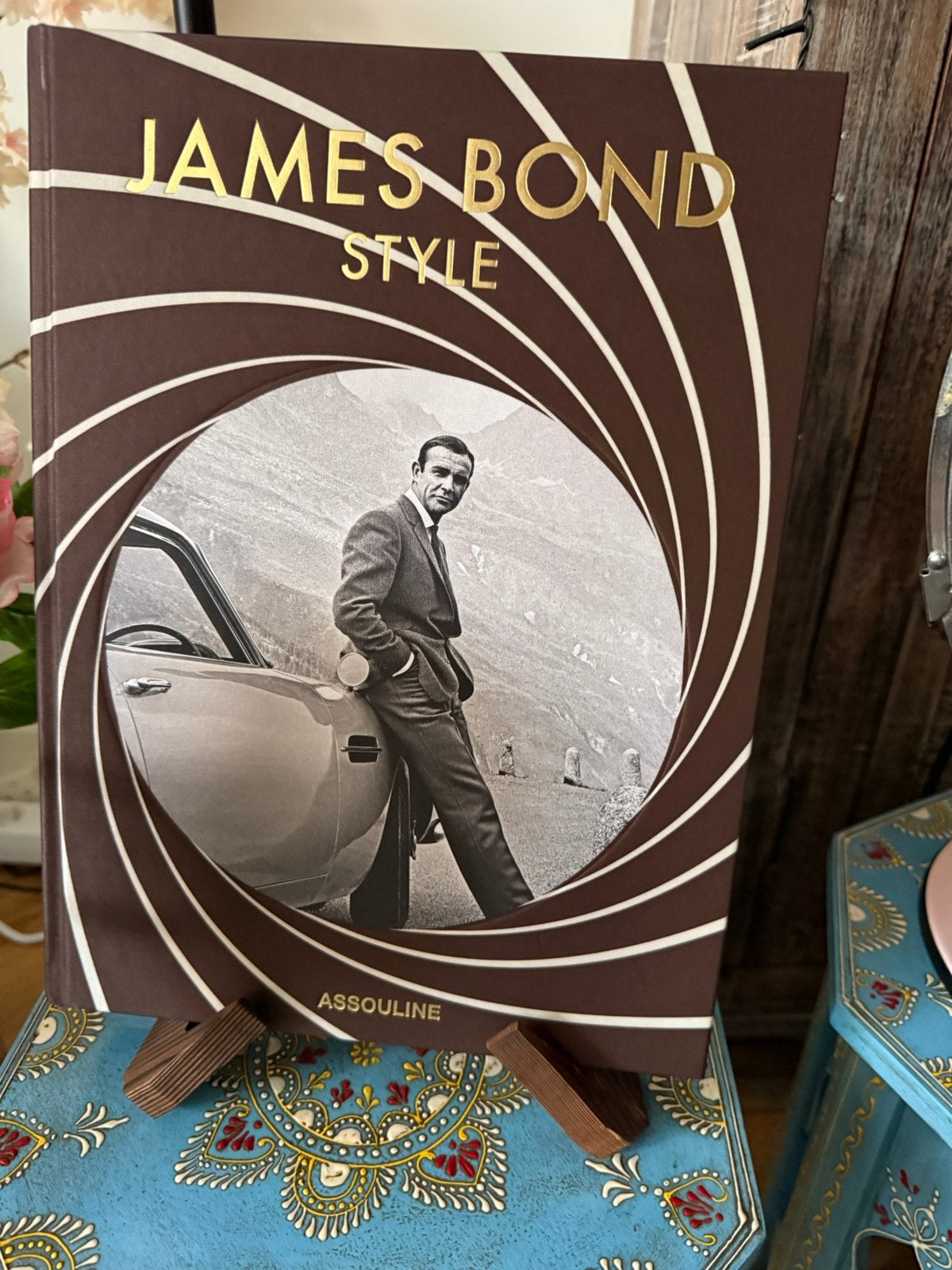 Boek van Assouline  James Bond Style, Boeken, Fantasy, Ophalen of Verzenden, Zo goed als nieuw