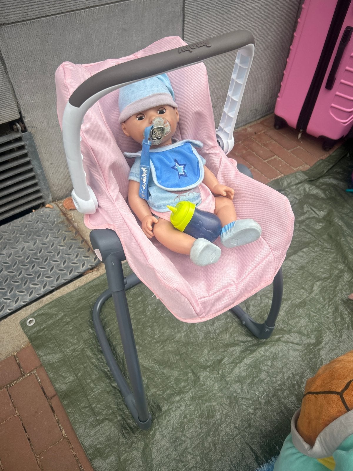 Schattige babypop met draagstoel/schommel Smoby, Ophalen, Zo goed als nieuw, Babypop