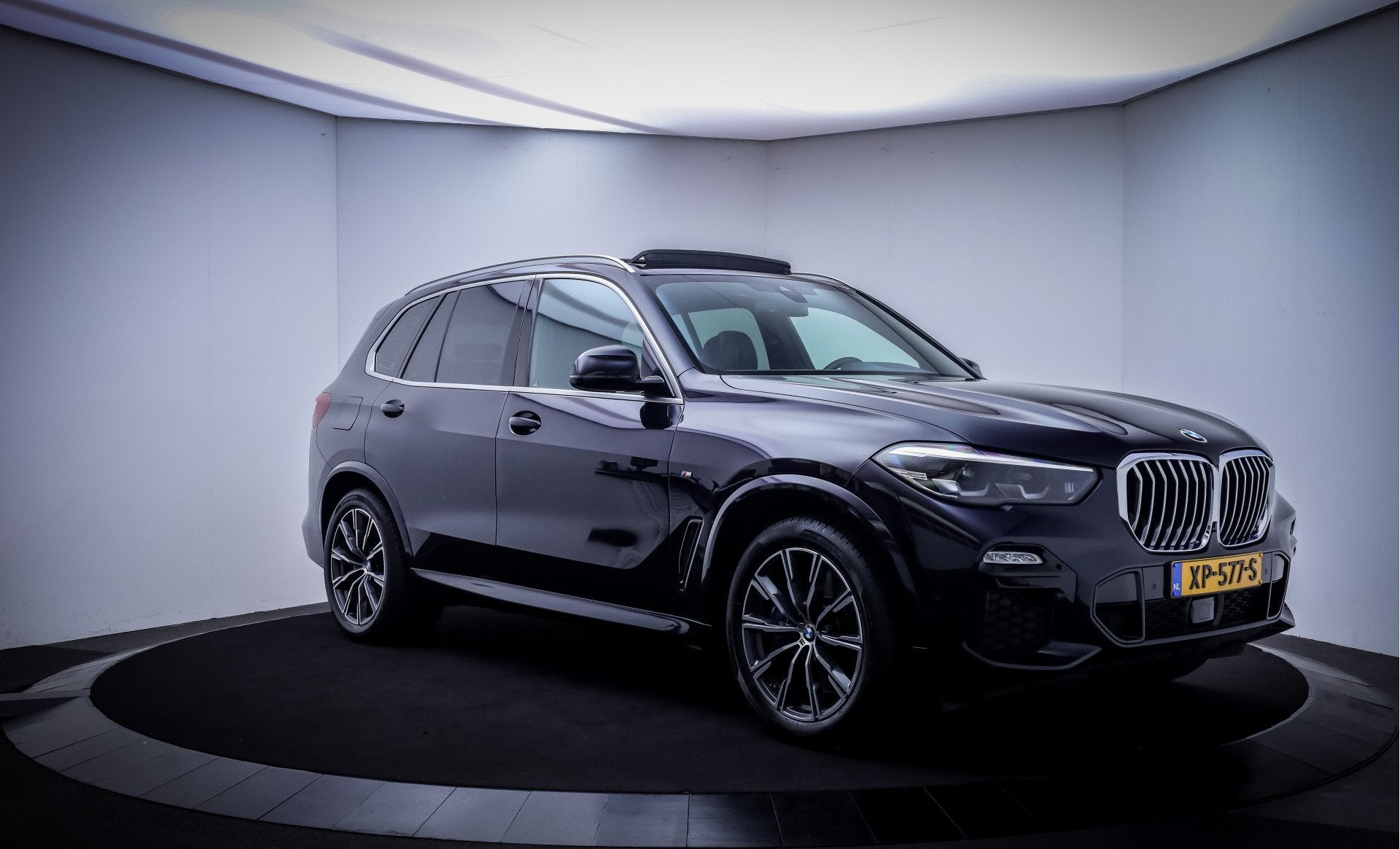 BMW X5 40iA M-SPORT High Executive ORIGINEL NL | PANO | MEMO, Auto's, Dealer onderhouden, Gebruikt, Bedrijf, 129 €/maand