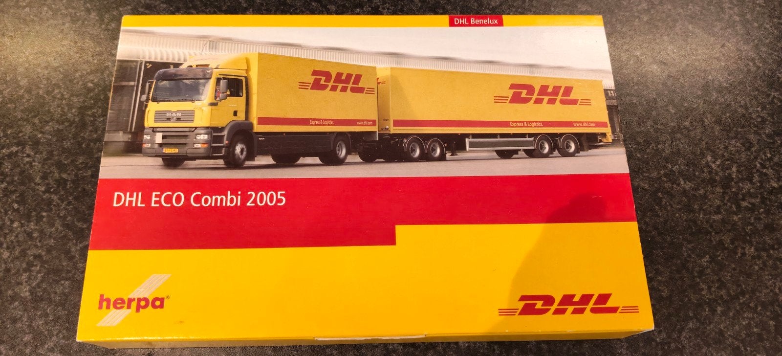 Herpa MAN DHL Eco combi 2005, Ophalen of Verzenden, Nieuw, Bus of Vrachtwagen, Herpa
