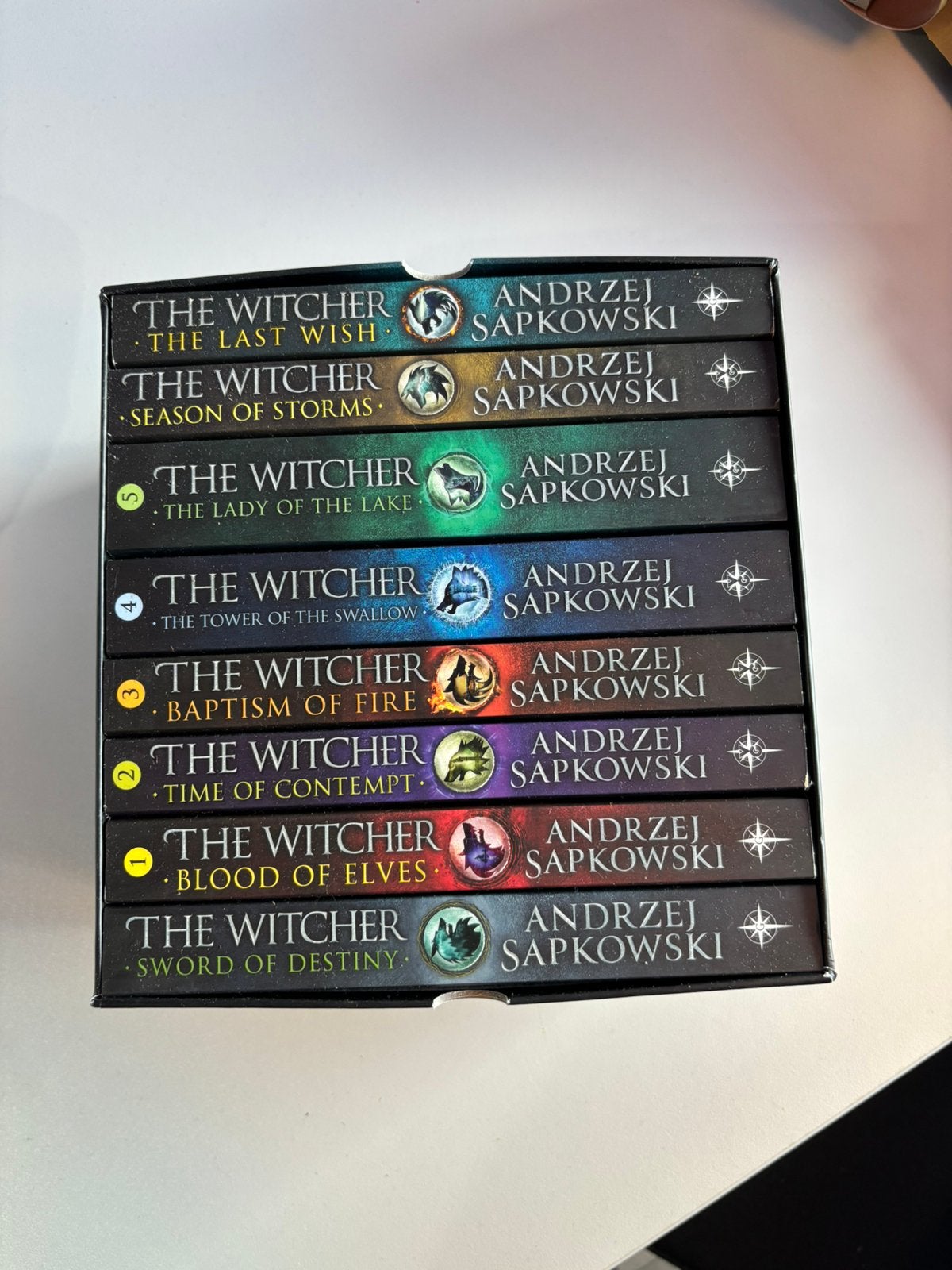 Complete serie boeken The Witcher, Boeken, Ophalen of Verzenden, Zo goed als nieuw