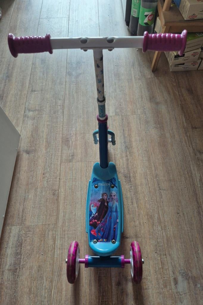 Te koop kinderstep met 3 wielen van FROZEN, Ophalen, Gebruikt, Gewone step, Smoby