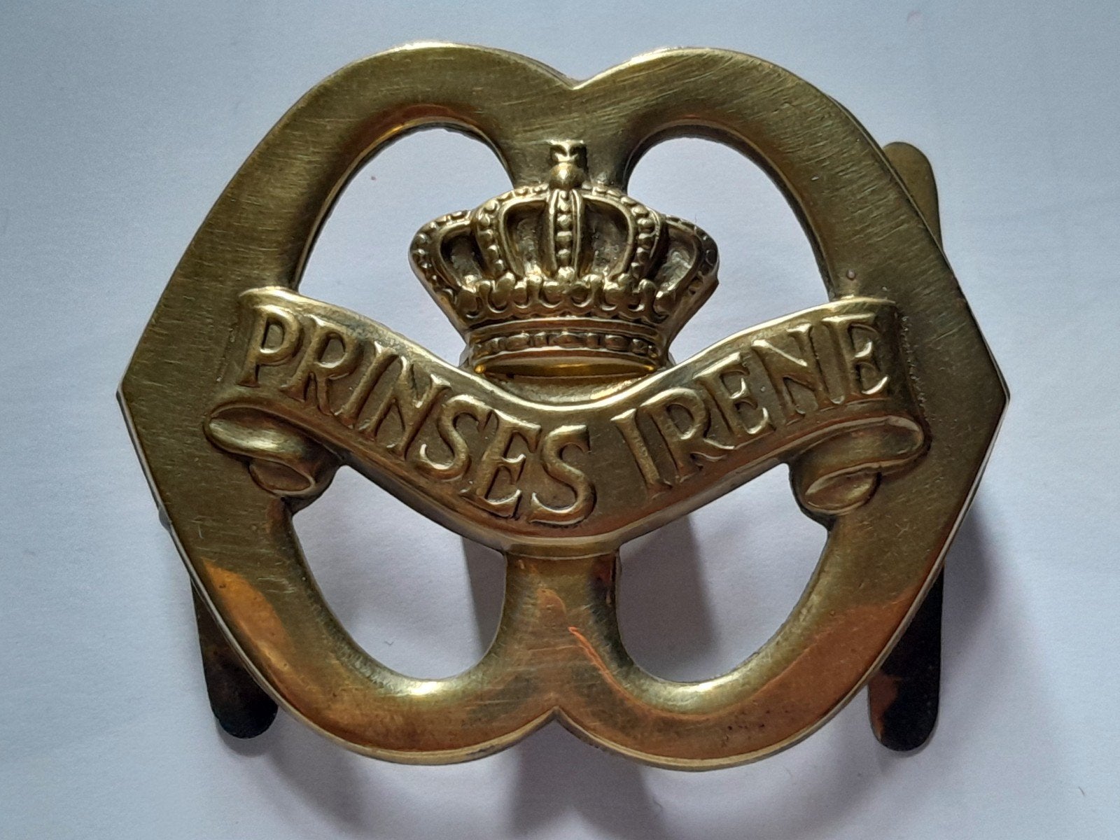 Baretembleem Prinses Irene met buiglippen, Verzamelen, Ophalen of Verzenden, Landmacht, Nederland, Embleem of Badge