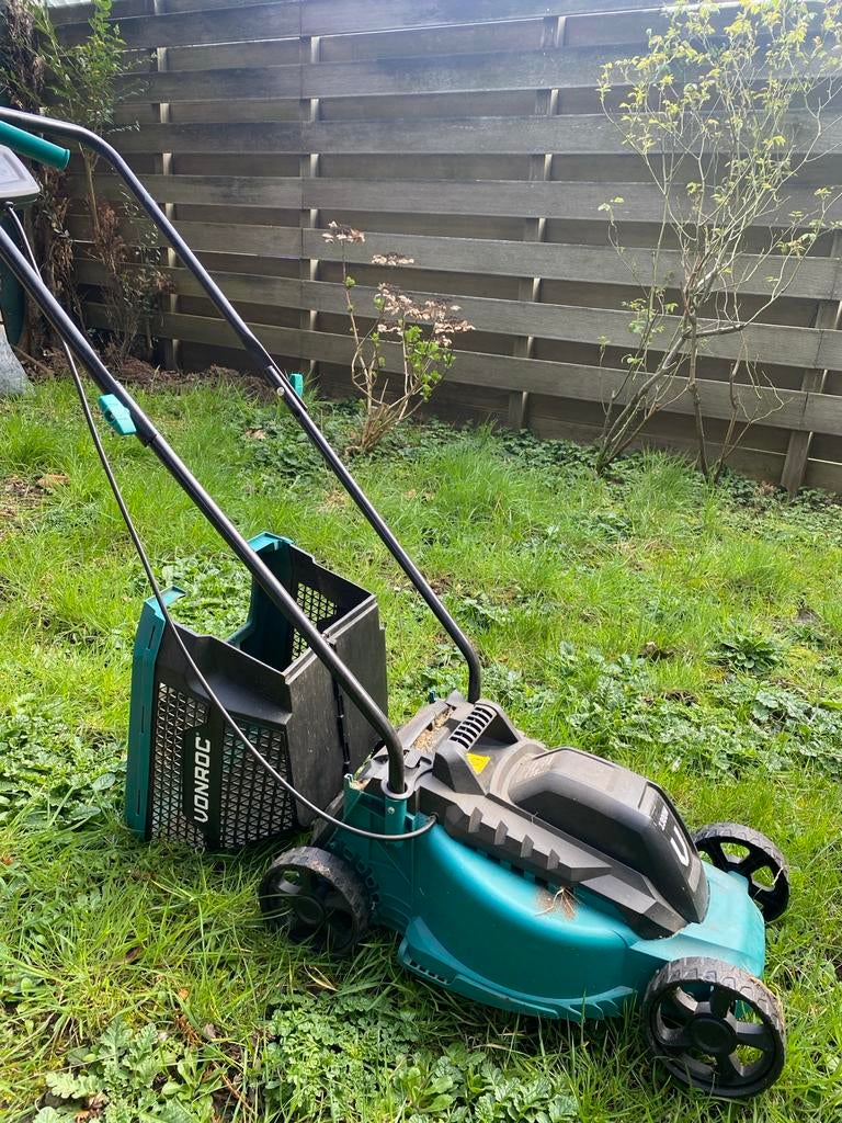VONROC Elektrische Grasmaaier - Uitstekende Staat, Tuin en Terras, Ophalen, Cirkelmaaier, Elektrische grasmaaier, Zo goed als nieuw