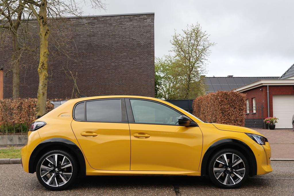 Peugeot 208 1.2 PureTech GT-Line | AUTOMAAT | PANO | CARPLAY, Gebruikt, Euro 6, 1133 kg, 49 €/maand