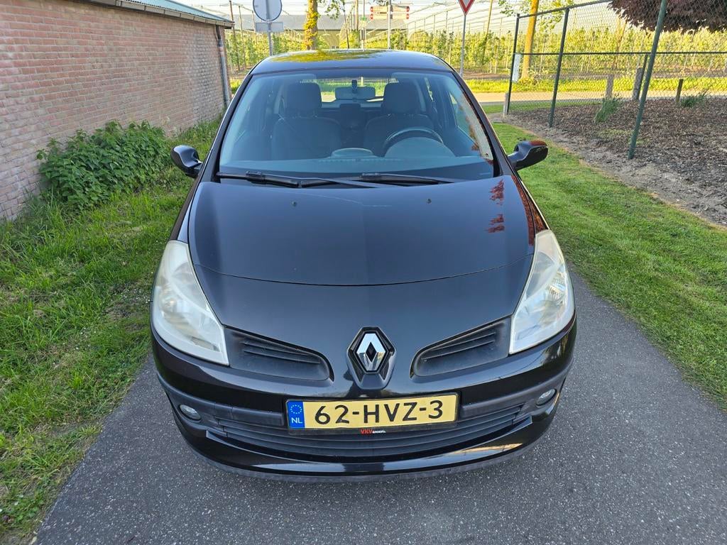 Clio 1.6 16V 82KW 3-DRS automaat airco 2009 nw apk Zwart, Auto's, Renault, Bedrijf, Clio, ABS, Airbags, Airconditioning, Boordcomputer