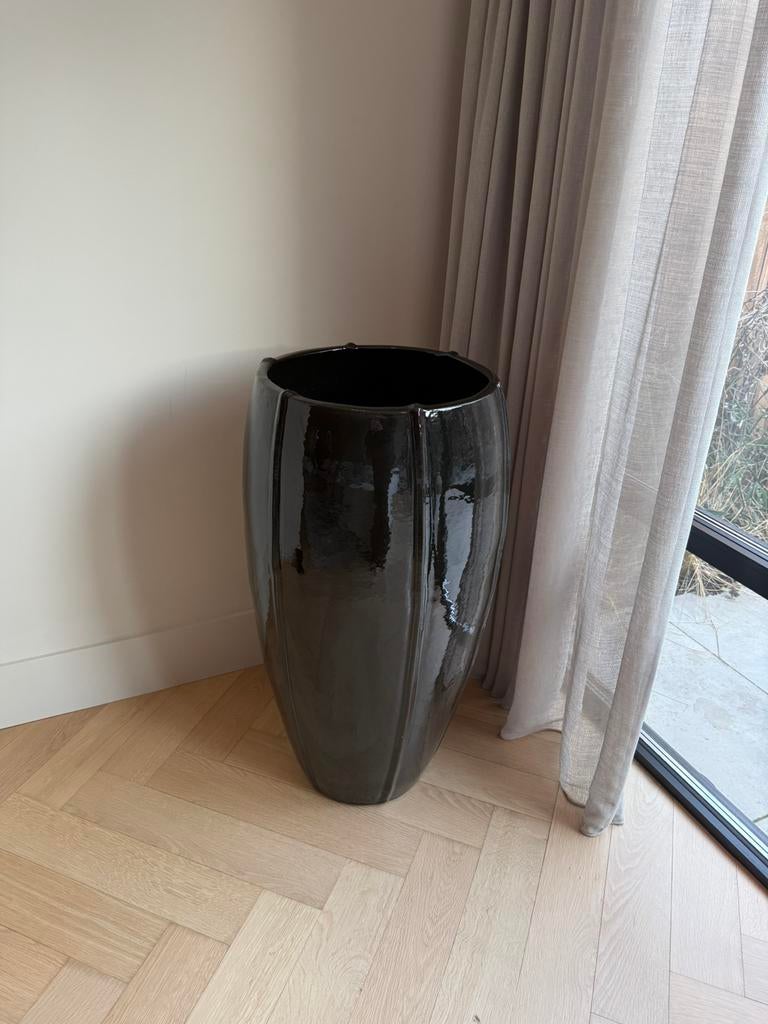 Hoge zwarte planten pot keramiek vaas, Ophalen, Rond, Zo goed als nieuw, Minder dan 25 cm