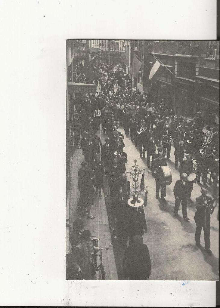 Dordrecht 2eWO Voorstraat Muziekkorps de Volharding mei 1945, Verzamelen, Ophalen of Verzenden, 1940 tot 1960, Ongelopen, Zuid-Holland