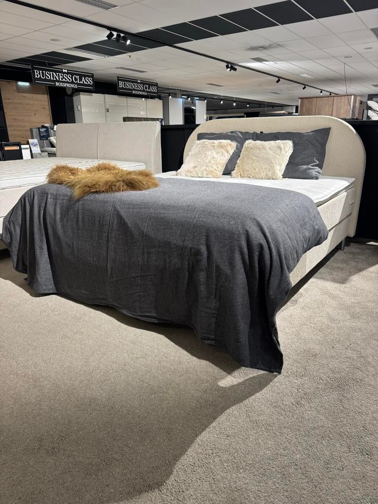 Luxe Boxspring 180x200 cm met Topper - 50% Korting! OP IS OP, Beige, Ophalen of Verzenden, 180 cm, 200 cm