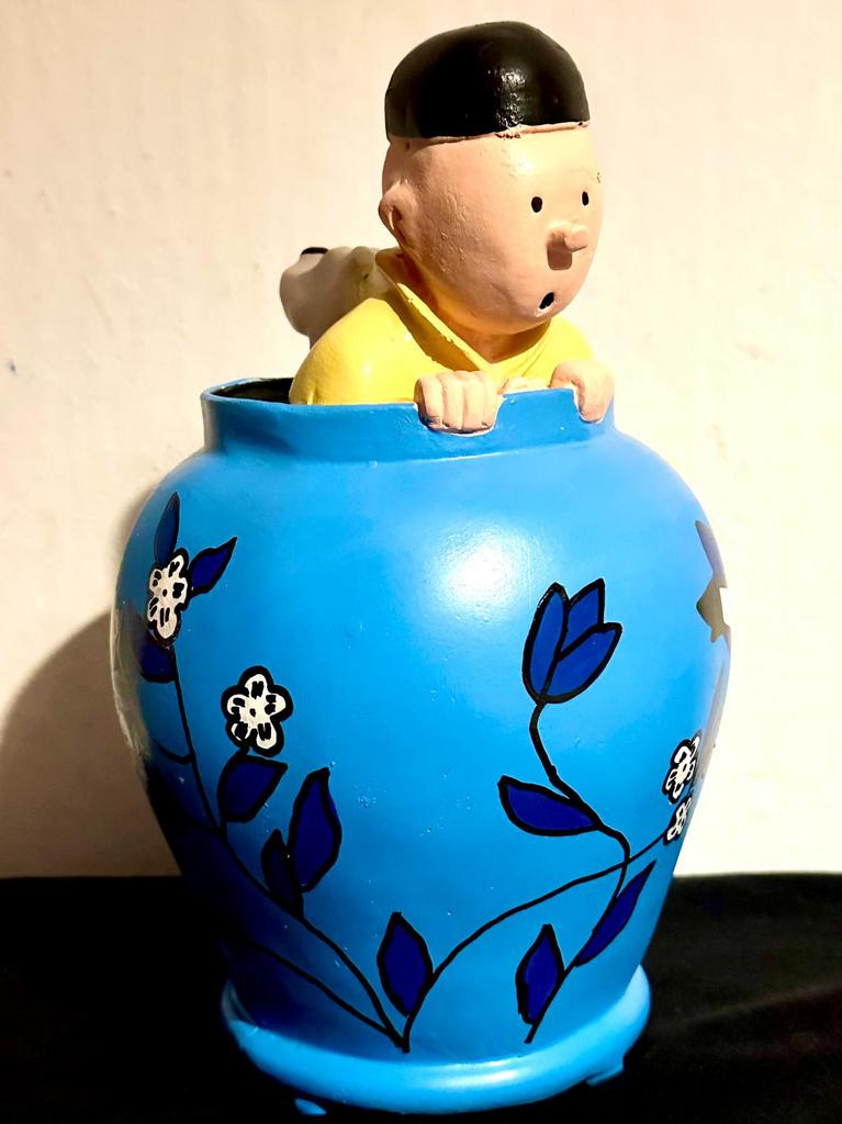 Groot beeld van Kuifje en Bobbie in vaas, Verzamelen, Stripfiguren, Zo goed als nieuw, Beeldje of Figuurtje, Kuifje, Ophalen of Verzenden
