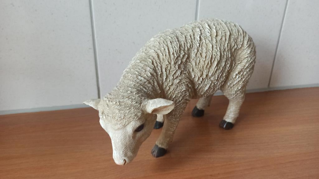 Beeld staand Lammetje of liggend Lammetje, Ophalen of Verzenden, Nieuw, Boerderijdier, Beeldje of Figuurtje