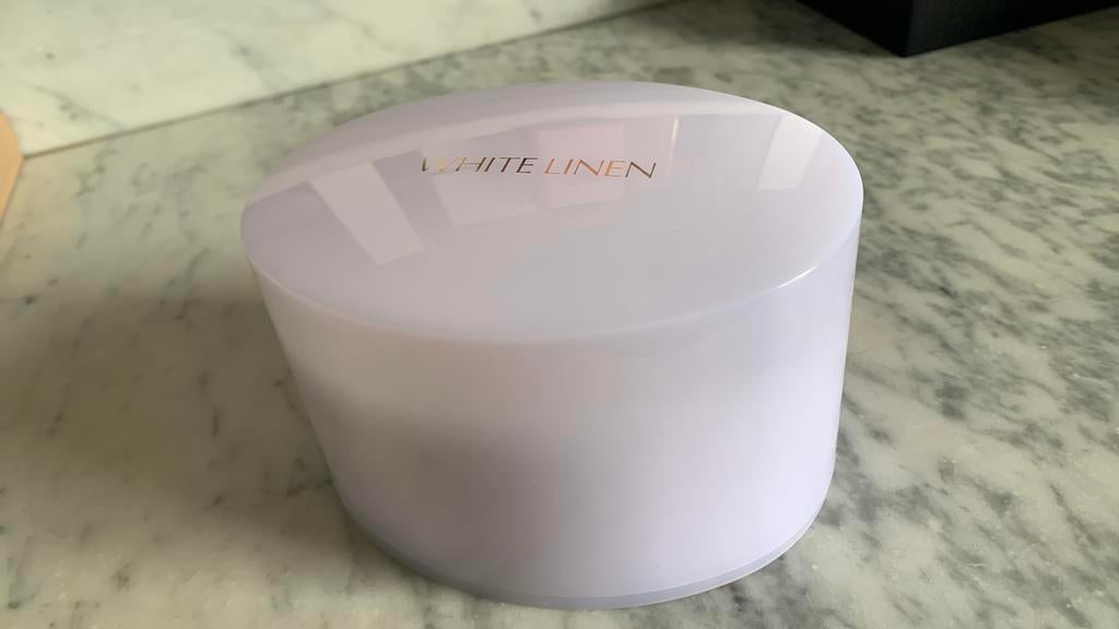 White Linen body powder. Heerlijk voor na het douchen /bad, Ophalen of Verzenden, Zo goed als nieuw