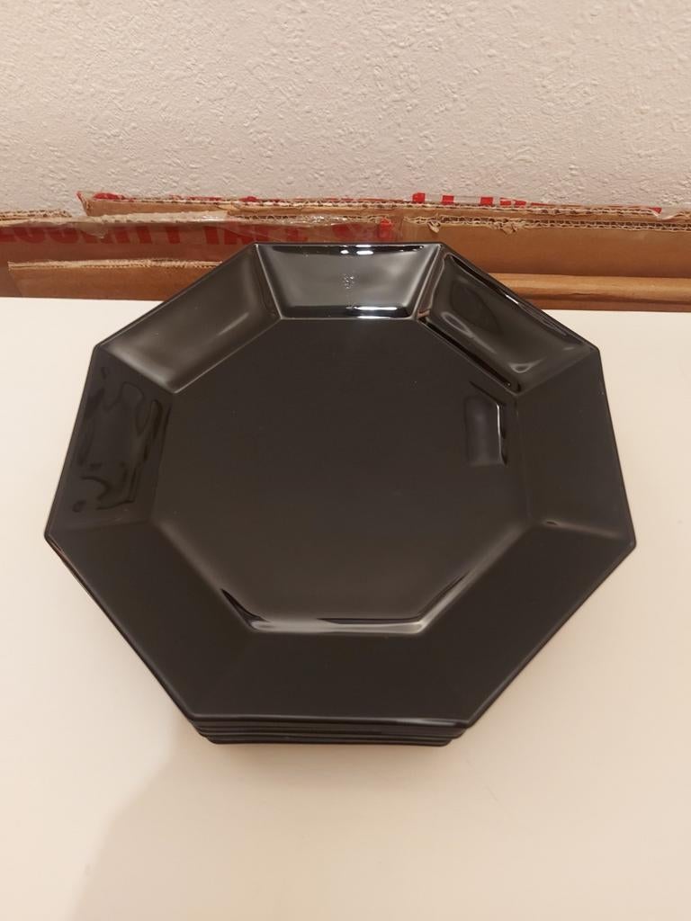 Alleen ophalen Zwarte achthoekige borden 18cm arcoroc Octime, Huis en Inrichting, Keuken | Servies, Ophalen, Bord(en), Overige stijlen