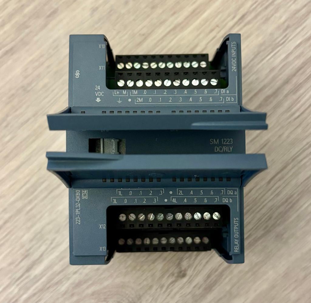 SIEMENS - Simatic - S7-1200 - SM 1223 - 16x DI - 16x DQ, Ophalen of Verzenden, Zo goed als nieuw