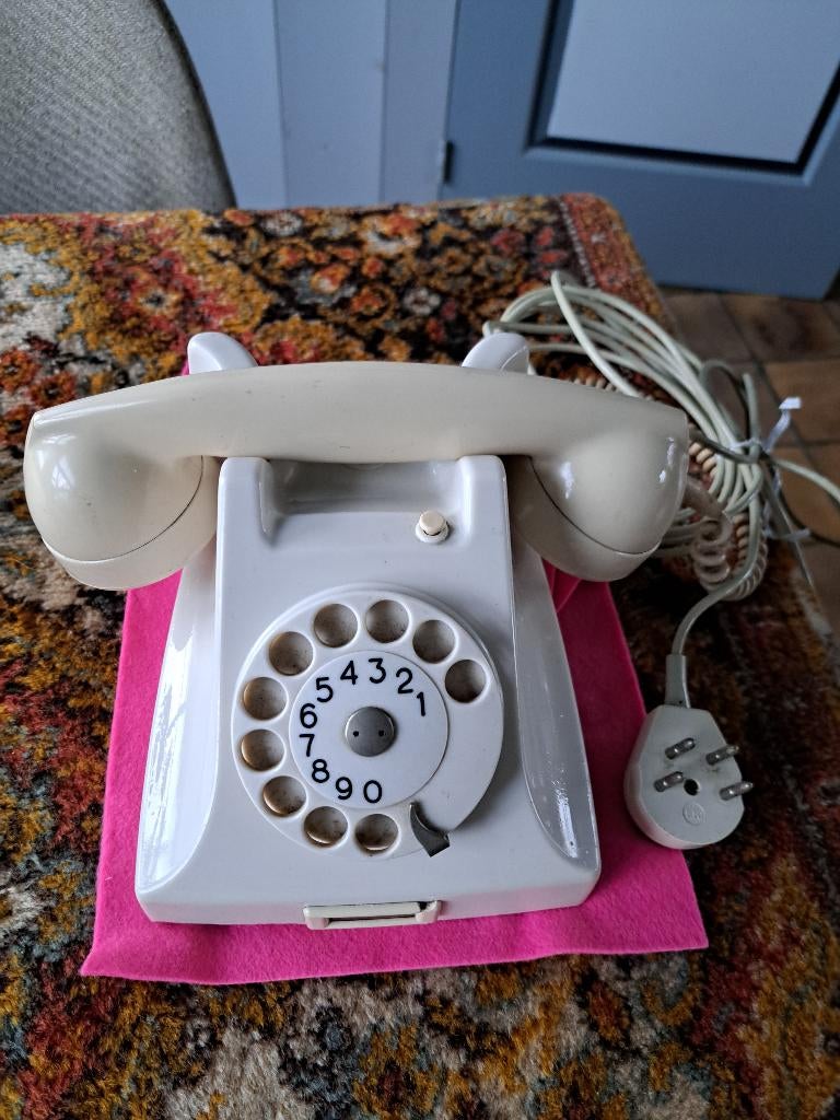 witte bakelieten telefoon tafelmodel, Ophalen, Niet werkend, Met draaischijf