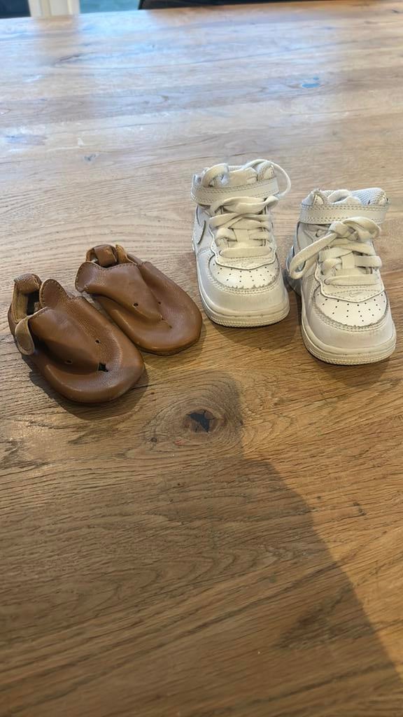 Meisjesschoenen Nike maat 18,5 en slofjes Bambino maat 19, Jongetje of Meisje, Ophalen of Verzenden, Gebruikt, Schoentjes