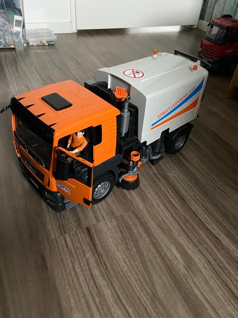 Bruder MAN TGS Straatveger/vuilniswagen met Poppetje, Ophalen of Verzenden, Zo goed als nieuw