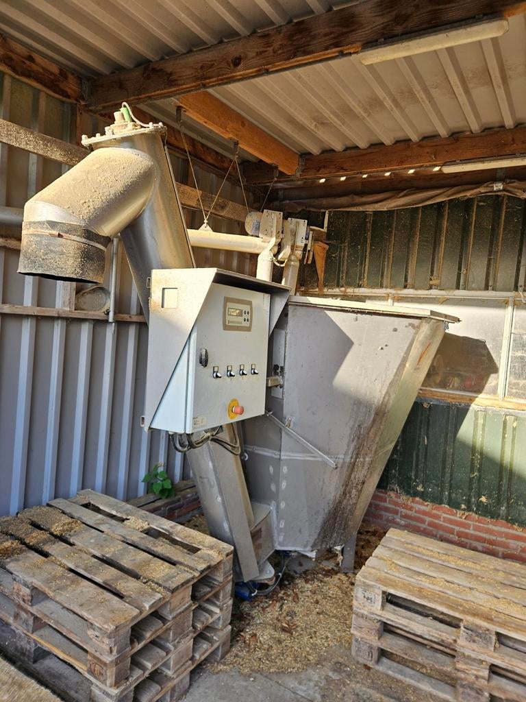 Stationair menger vliebo, Ophalen