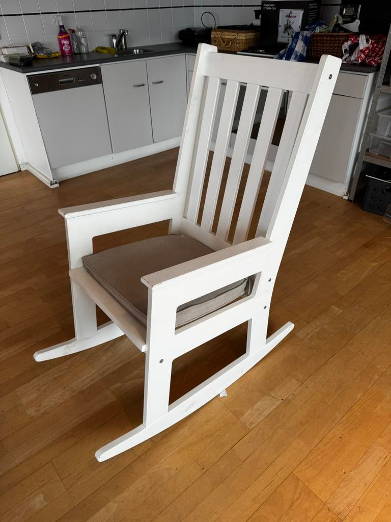 Schommelstoel kinderkamer Holland By happybaby, Kinderen en Baby's, Kinderkamer | Tafels en Stoelen, Ophalen, Gebruikt, Stoel(en)