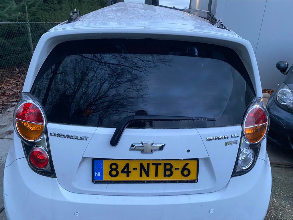Chevrolet spark 1.0 16v Bj 2010 achterklep wit achterbumper, Ophalen of Verzenden, Voor, Chevrolet, Bumper