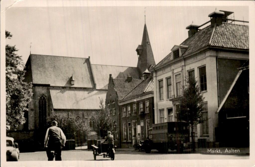 Aalten - Markt - Kerk, Ophalen of Verzenden, 1940 tot 1960, Gelopen, Gelderland