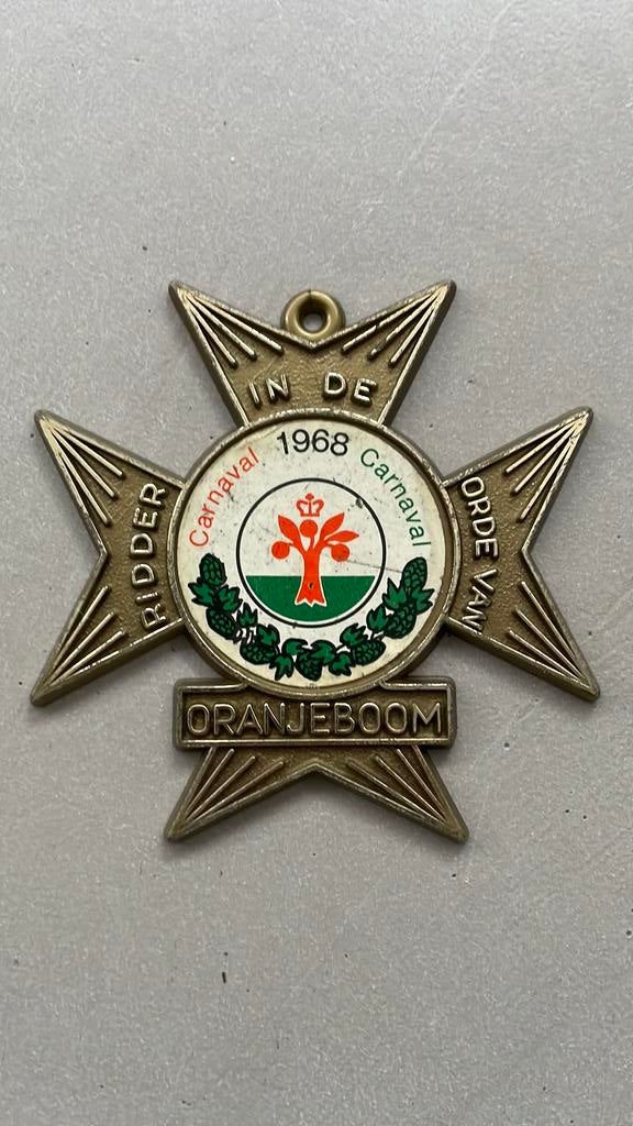 Ridder in de orde van Oranjeboom embleem 1968, Ophalen of Verzenden, Nieuw, Overige maten