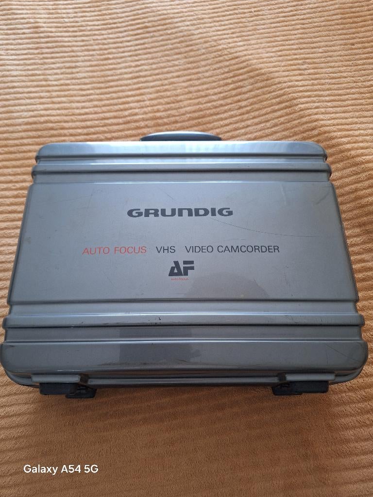 Grundig Corder, Ophalen, VHS of SVHS, Camera
