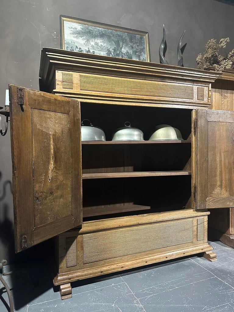 "HENDRICKX " Eiken Kast met briefpaneel 18e Eeuw., Antiek en Kunst, Antiek | Meubels | Kasten, Ophalen