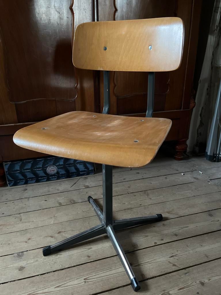 Vintage Marko schoolstoel - Industrieel design, Huis en Inrichting, Ophalen, Gebruikt, Bruin, Eén