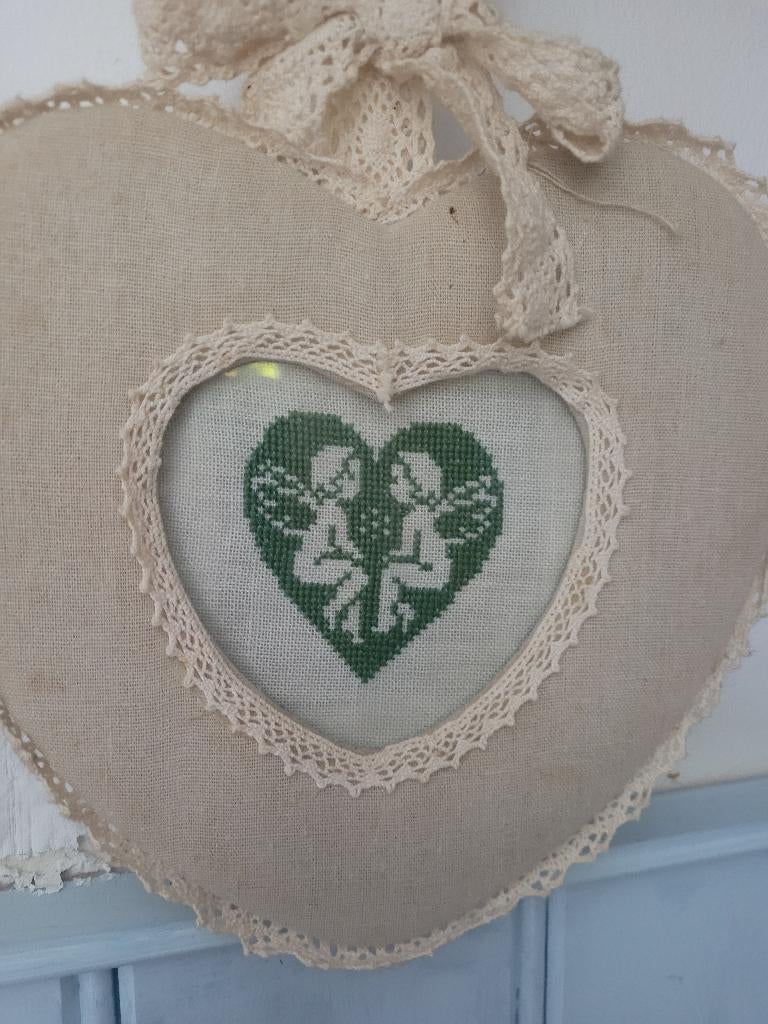 Vintage stoffen lijstje met hand geborduurde engeltjes, Ophalen of Verzenden
