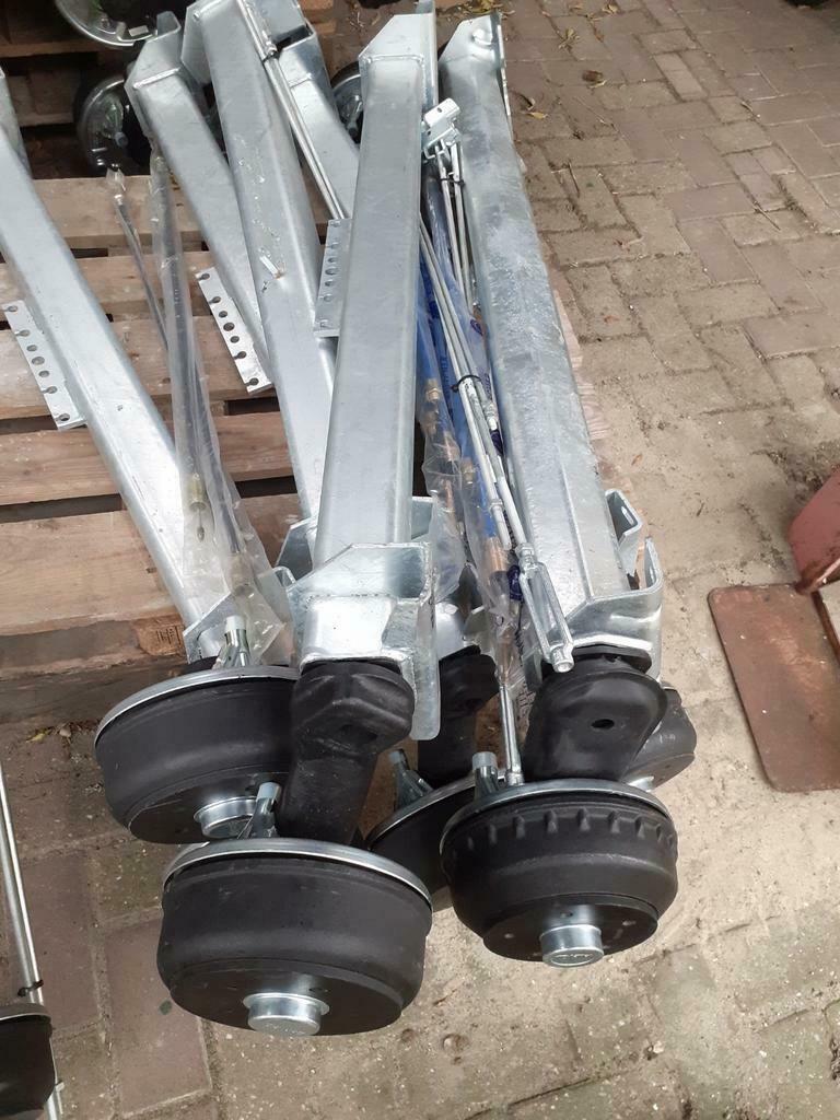 Geremde assen nieuw  of gebr. 1000kg tot 1800 kg  oplooprem, Ophalen, Nieuw