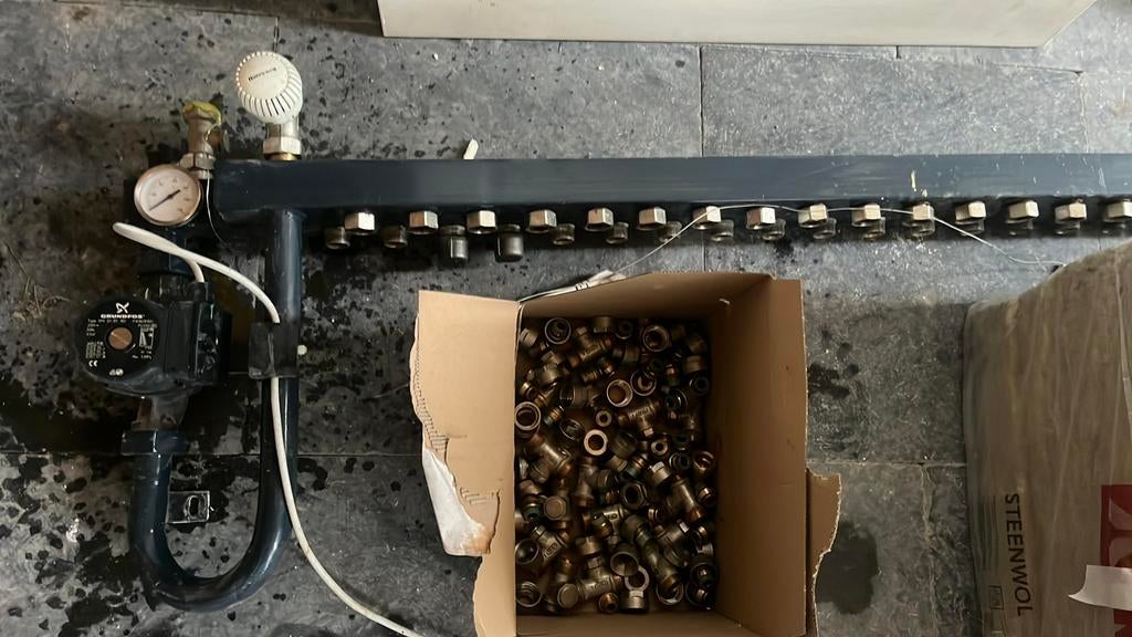 Vloerverwarming verdeler 20 groepen ongebruikt grundfos pomp, Ophalen, Minder dan 30 cm, Overige typen, Minder dan 60 cm